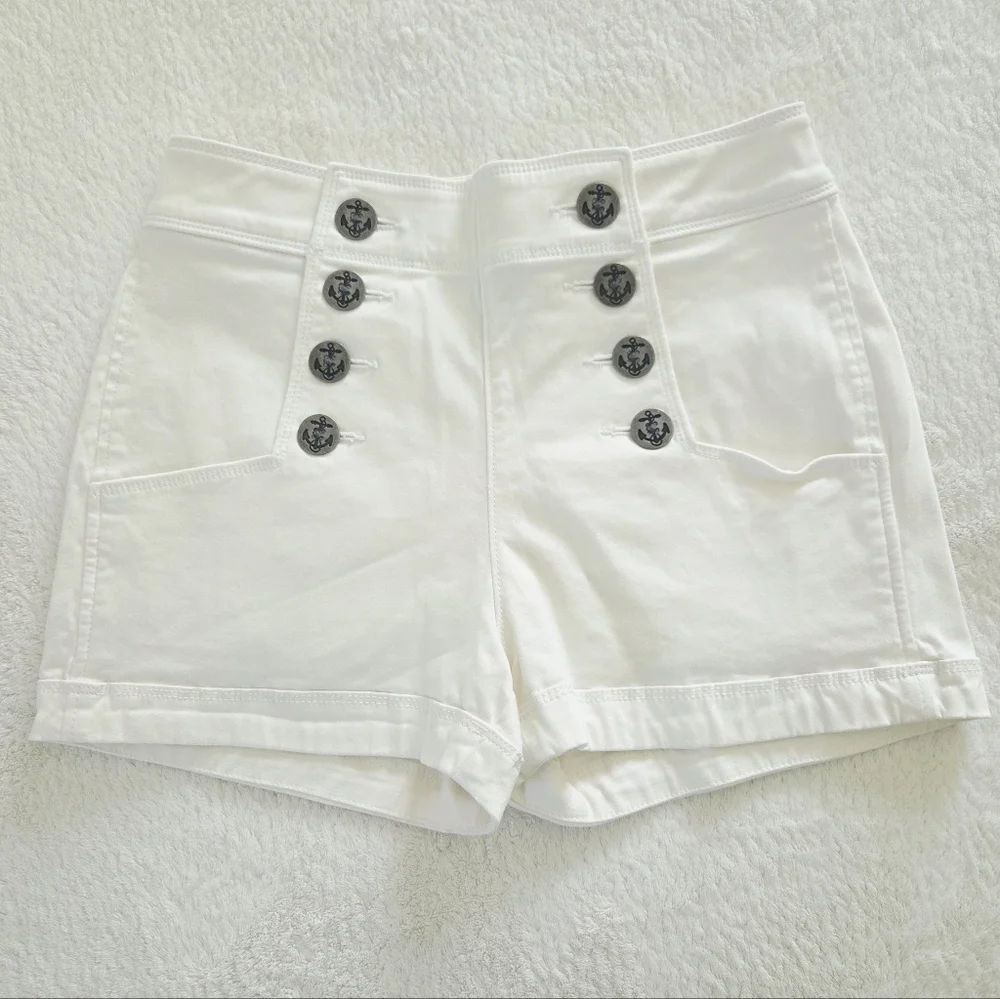 Express ✨️ White Cotton Buttoned Women's Shorts Size 2